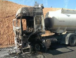Mardin Dargeçit'te tehdit bildirisi dağıtan PKK araç yaktı