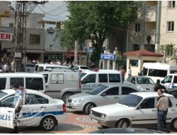 Büfecilerle Çıkan Arbedede, 2 Polis Yaralandı