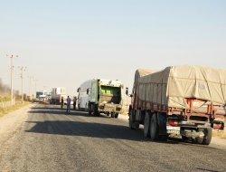 Elektrik kesintileri yine yol kapattırdı