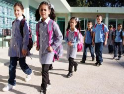 Gazze'de okullar yıkıldığı için eğitim başlayamıyor