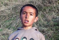 Dört dilde Van Kalesini anlatarak para kazanıyor