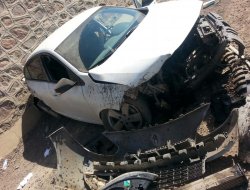 Çalışma yapılan yolda 3 otomobil yoldan çıktı