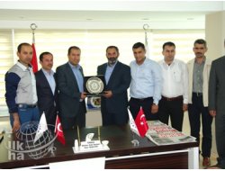 Dursun Ali Erzincanlı' dan TÜMSİAD'a Teşekkür Plaketi