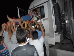 TIR'da sıkışan sürücüyü itfaiye kurtardı