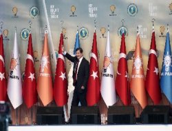 Davutoğlu AK Parti kongresinde konuştu