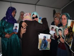 Kaçırılan gazeteciden eylem yapan annelere destek