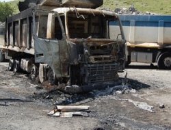 PKK Muş'ta iş makineleri yaktı