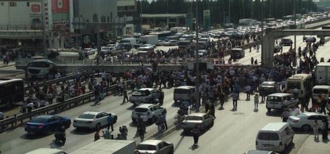 İstanbul Avcılar'da üst geçit çöktü: 2 ölü