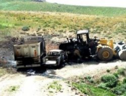 PKK'liler iş makinelerini yaktı