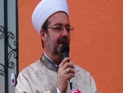 "Kur'an'dan uzak kaldığımız için bu coğrafyada kan akıyor"