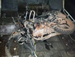 Motosiklet otomobille çarpıştı: 2 yaralı