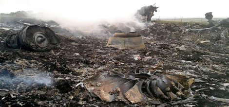 Malezya uçağı vurularak düşürüldü