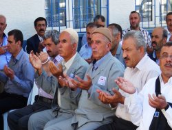 Bitlis'te ilk hacı kafilesi salavatlarla uğurlandı