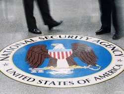 NSA, Yahoo'yu tehdit etti!