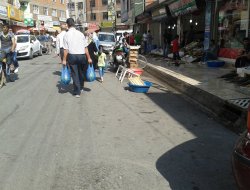 Yaya kaldırımlarında balık tezgâhları kuruluyor