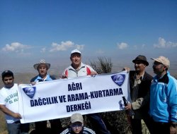 Ağrılı Dağcılar Kılıçgediği zirvesine tırmandı
