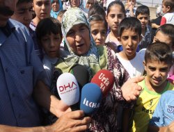 Okul dönüşümünü protesto eden mahalleli bahçede ders yaptı
