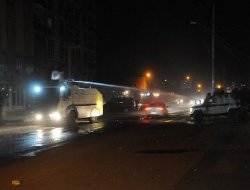Cizre'de göstericiler polisle çatıştı