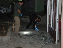 Çay ocağına ses bombası atıldı: 2 yaralı