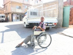 Suriyeli engelli mağdurun tekerlekli sandalye talebi