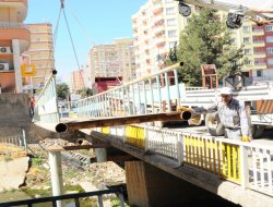 Kızıltepe'de Zergan Deresine yaya köprüsü