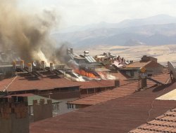 Çatıda çıkan yangın korkuttu