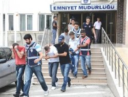 Silvan'da uyuşturucu baskınları