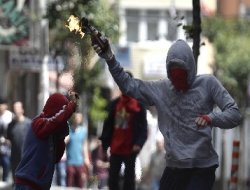 Van'da 2 okula molotof atıldı