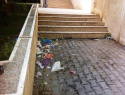 Hükumet konağının çevresi mezbeleye döndü