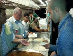 İHH'dan Kobanililere sıcak yemek