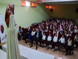 Kahvaltımı yaptım meyvem çantamda