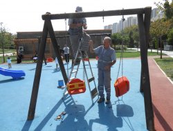 Tehlike oluşturacak parklar yenileniyor