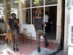 Kahvehaneye özel hareket destekli uyuşturucu baskını