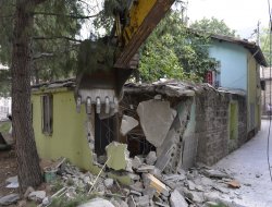 Bursa'da kaçak yapılar yıkıldı