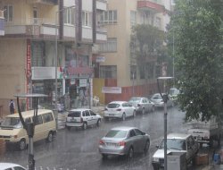 Urfa'da yağmur serinletti