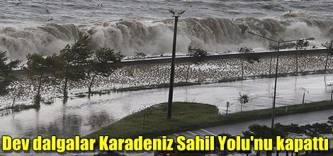 Dev dalgalar Karadeniz Sahil Yolu'nu kapattı