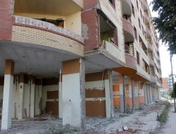 Boş binalar madde bağımlısı gençlerin mekânı oldu