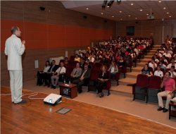 Dicle Üniversitesinde turizm konulu konferans verildi