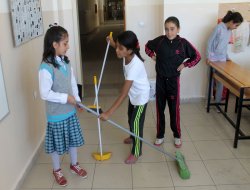 Okullar öğrenciler tarafından temizleniyor