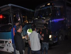 Işık ihlali yapan kamyon iki araca çarptı: 7 yaralı