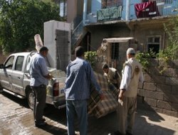 Kobani'den Ergani'ye gelen sığınmacılar yardım bekliyor