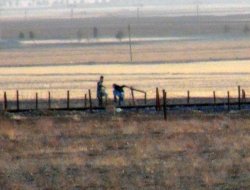 Mayınlı alandan Suriye sınırı geçtiler