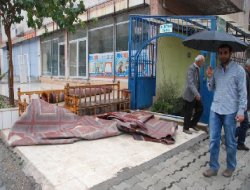 Diyarbakır'da Camiyi kanalizasyon suyu bastı