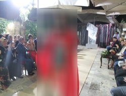 Peygamberler şehrinde yarı çıplak defile