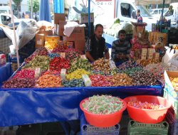 Bayram şekerleri tezgâhlardaki yerini aldı