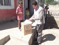 Rahmet Elinden Muradiye'de 85 aileye yardım
