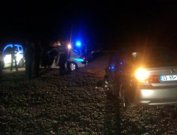 Çınar'da çalışma yapılan yolda otomobiller çarpıştı