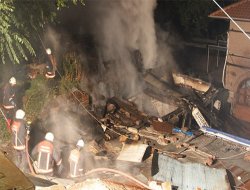 Ankara'da yangın: 10 işyeri yandı