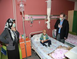 Bayram'da lösemili çocuklar unutulmadı