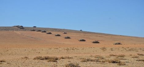Tirkiyeyê li sînorê Kobanê tank bi cih kirin
